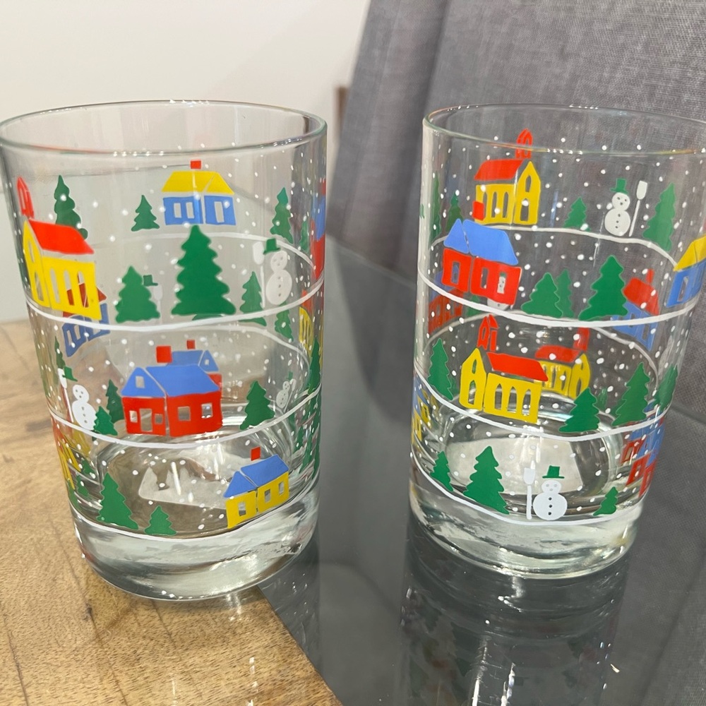 2 Vintage Libbey Christmas Town Tumbler Drinking Glasses